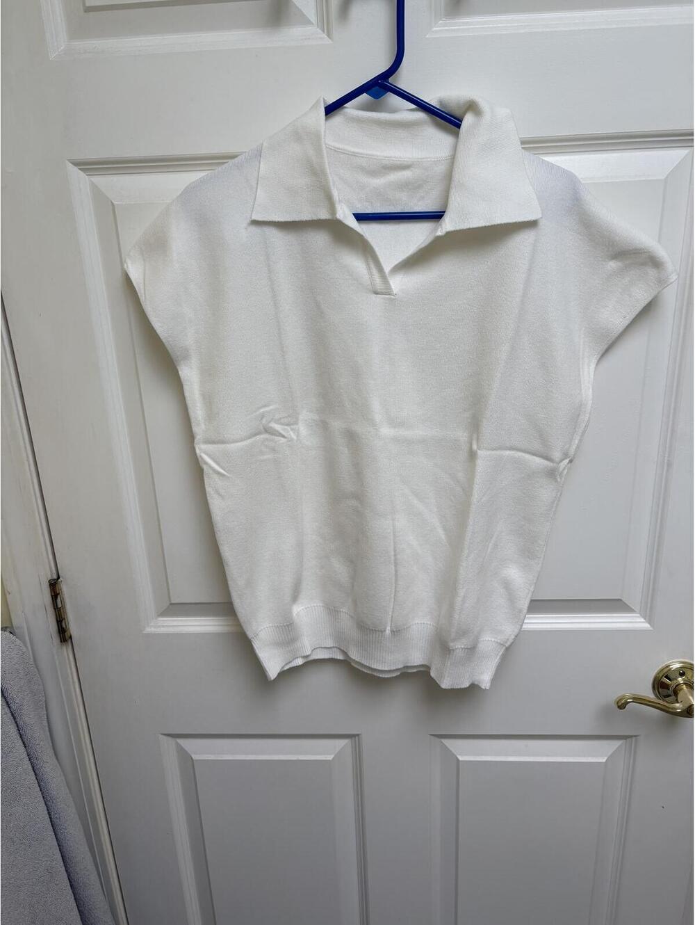Woman’s off white short sleeves shirt large